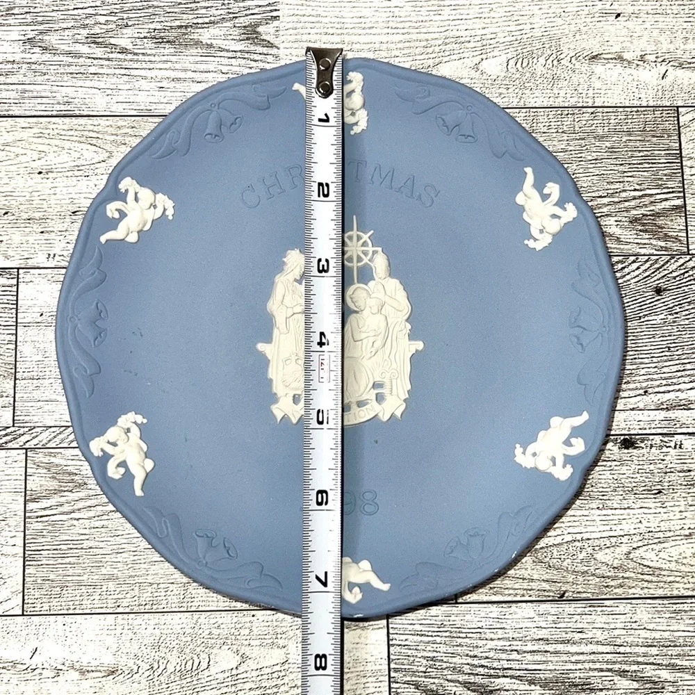 Wedgwood 1998 Japsperware Christmas Plate Adoration